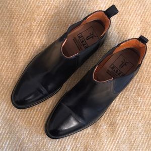 🌸 Frye 🌸 amazing Chelsea boot!!! Worn once.